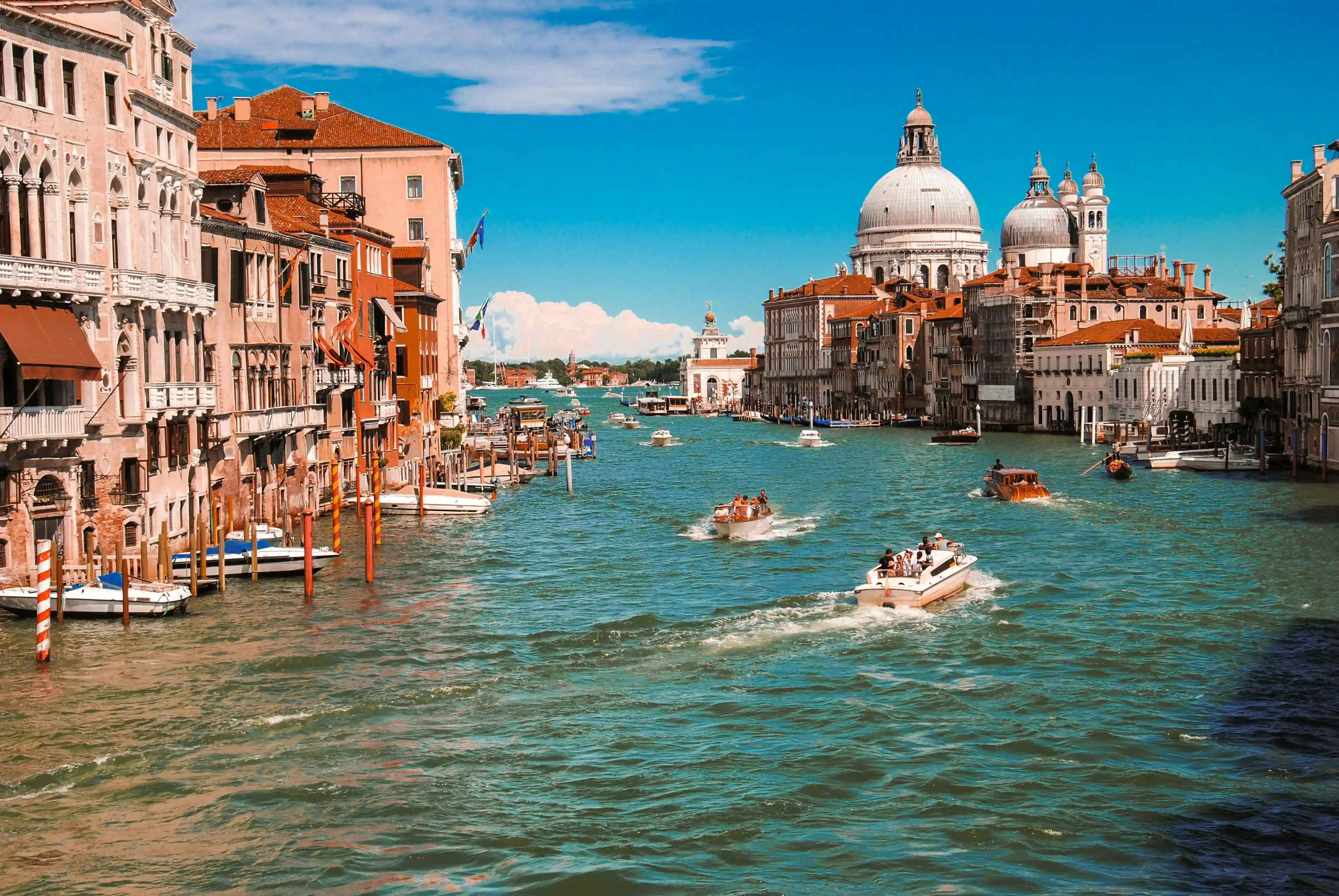 Top overseas travel spots for July holidays